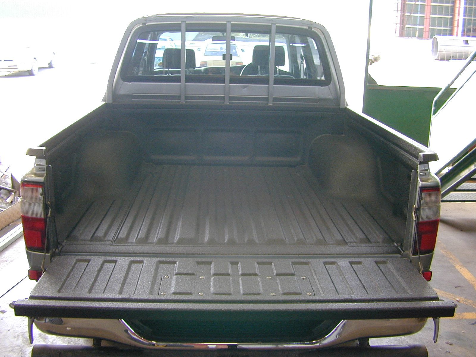 Rust-proof coating — Rust bedliner 04